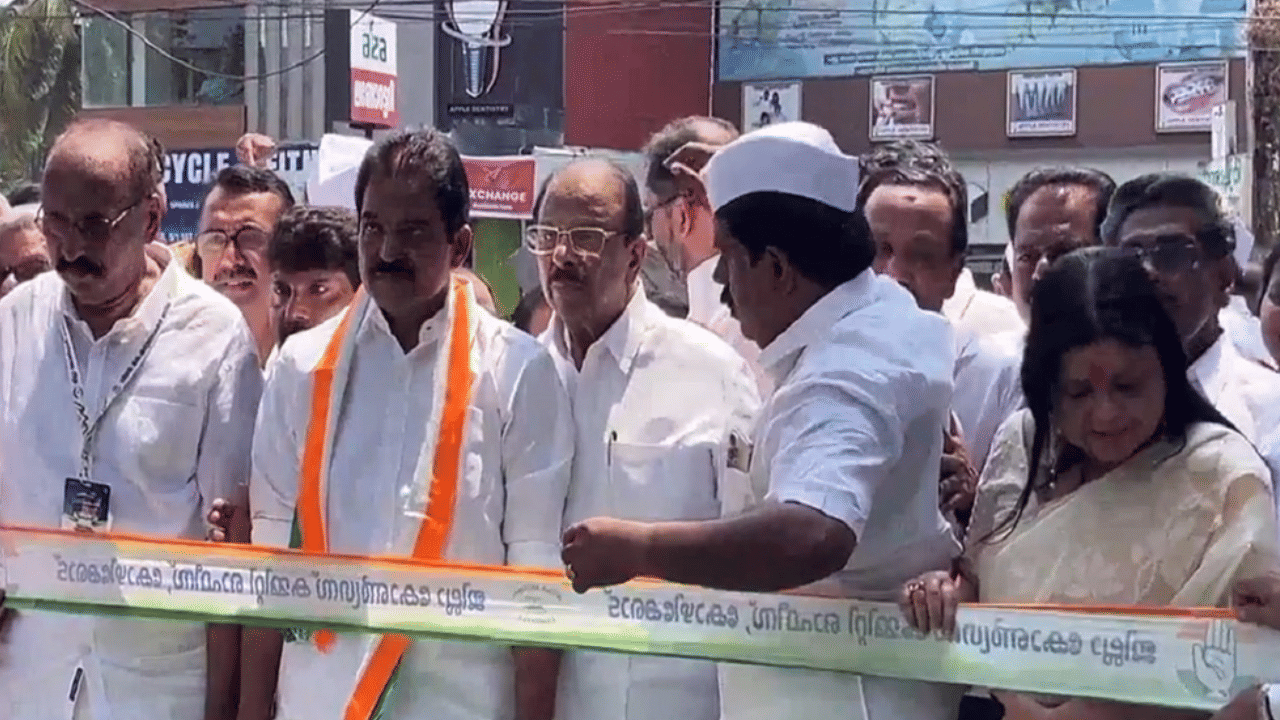 Veekshanam Editorial: ഇടിച്ചു കയറിയല്ല മുഖം കാണിക്കേണ്ടത്; കോൺഗ്രസ് നേതാക്കൾക്കെതിരെ വീക്ഷണത്തിന്റെ മുഖപ്രസംഗം