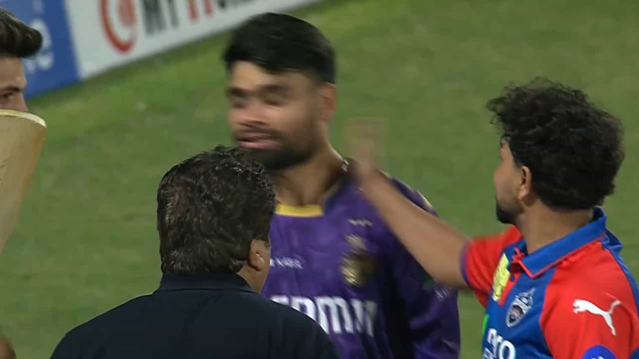 IPL 2025: മത്സരശേഷം റിങ്കു സിംഗിനെ തല്ലി കുൽദീപ് യാദവ്; വിഡിയോ വൈറൽ