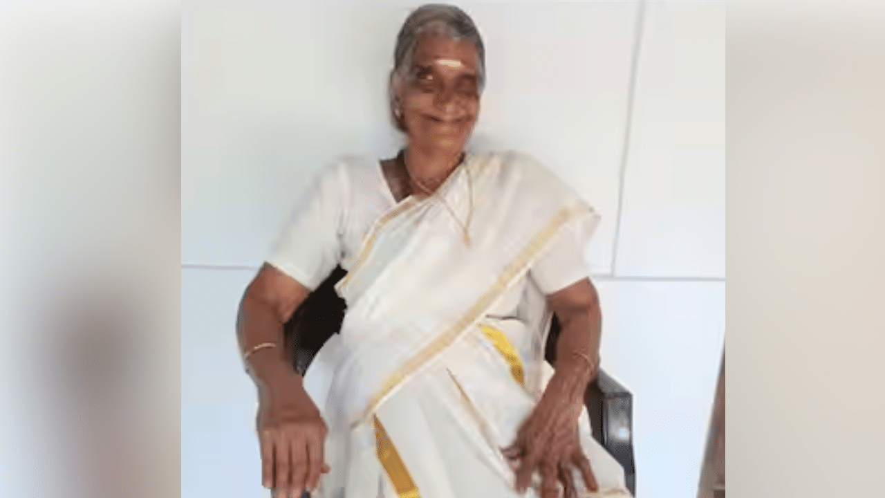 മട്ടന്നൂരിൽ വയോധികയുടെ മൃതദേഹം കുളിമുറിയിൽ കത്തിക്കരിഞ്ഞ നിലയിൽ; അന്വേഷണം ആരംഭിച്ച് പൊലീസ് മട്ടന്നൂരിൽ വയോധികയുടെ മൃതദേഹം കുളിമുറിയിൽ കത്തിക്കരിഞ്ഞ നിലയിൽ; അന്വേഷണം ആരംഭിച്ച് പൊലീസ്