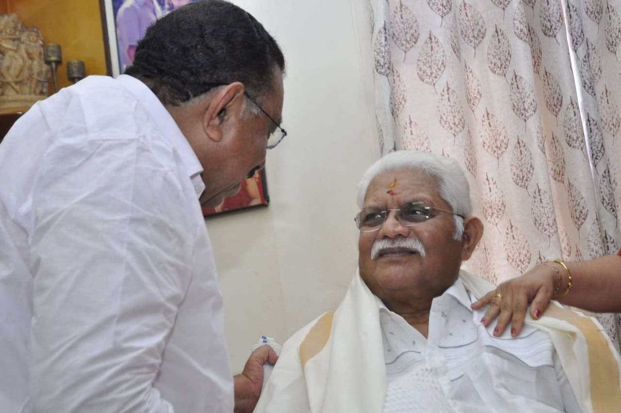 ജഗതിയുടെ കുടുംബാംഗങ്ങളുമായി അദ്ദേഹം സംസാരിച്ചു. കുറച്ചു നേരം ജഗതിയുടെ വീട്ടില്‍ ചെലവഴിച്ചതിന് ശേഷമാണ് ഹസന്‍ മടങ്ങിയത്.