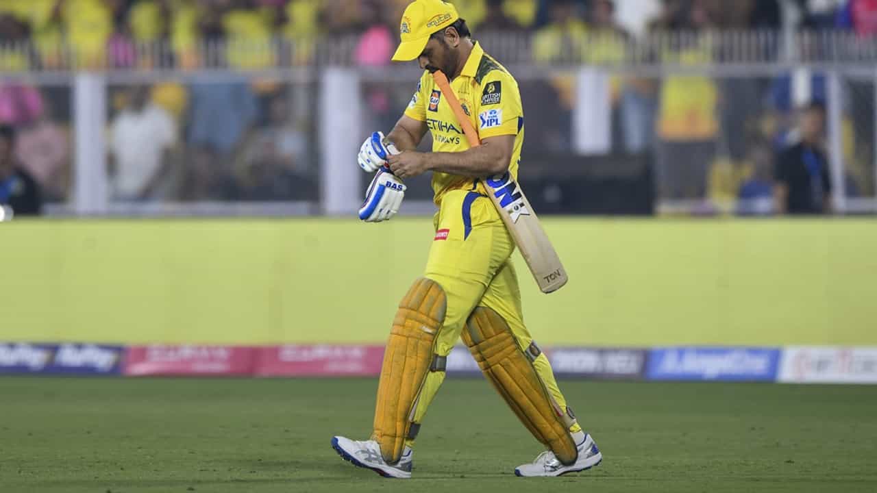 IPL 2025: ധോണിക്ക് 10 ഓവര്‍ തുടര്‍ച്ചയായി ബാറ്റ് ചെയ്യാനാകില്ല; വന്‍ വെളിപ്പെടുത്തലുമായി സിഎസ്‌കെ പരിശീലകന്‍