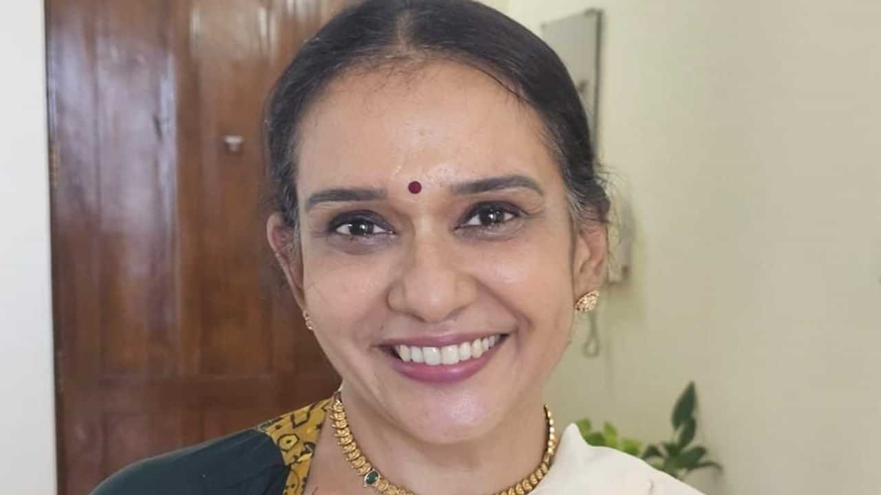 Maala Parvathi: കൂടെ വരട്ടേയെന്ന് ചോദിക്കുന്നവരോട്പോടാ എന്ന് പറഞ്ഞാല് പോരേ? അത് വലിയ വിഷയമായി മനസില് കൊണ്ടുനടക്കണോ? Maala Parvathi: കൂടെ വരട്ടേയെന്ന് ചോദിക്കുന്നവരോട്പോടാ എന്ന് പറഞ്ഞാല് പോരേ? അത് വലിയ വിഷയമായി മനസില് കൊണ്ടുനടക്കണോ?