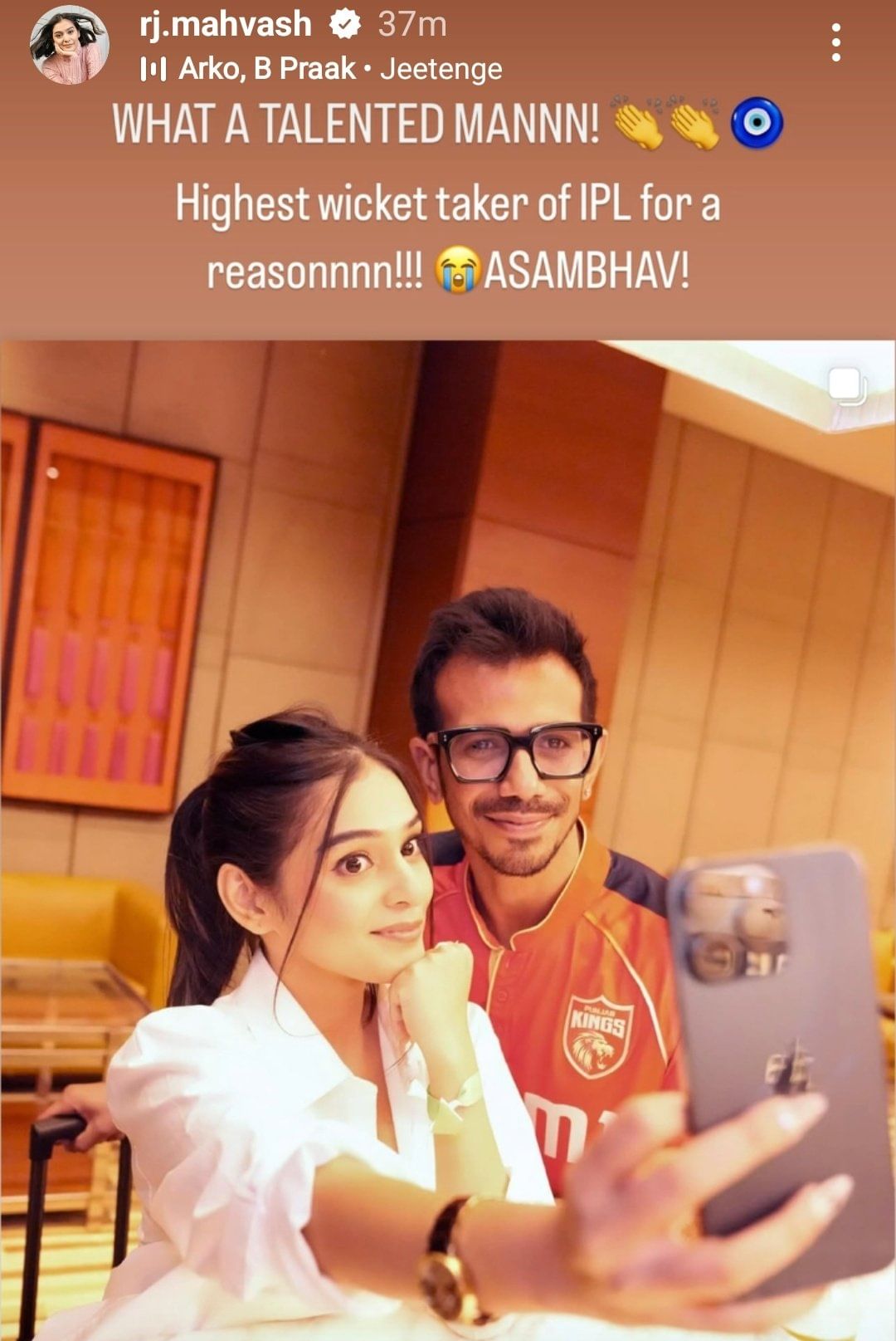 തൻ്റെ ഇൻസ്റ്റഗ്രാം സ്റ്റോറിയിലൂടെയാണ് ആർജെ മഹ്‌വാഷ് ചഹാലിനെ പുകഴ്ത്തി രംഗത്തുവന്നത്. താരത്തിനൊപ്പമുള്ള ചിത്രം ഇൻസ്റ്റഗ്രാം സ്റ്റോറിയിൽ പങ്കുവച്ച മഹ്‌വേഷ് 'എന്തൊരു കഴിവുള്ള മനുഷ്യൻ! ഐപിഎൽ ചരിത്രത്തിൽ ഏറ്റവുമധികം വിക്കറ്റ് വീഴ്ത്തിയ താരമെന്നത് വെറുതെയല്ല' എന്ന് കുറിച്ചു.