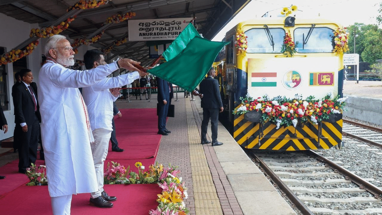 Narendra Modi: മഹോ-അനുരാധപുര റെയിൽവേ ലൈൻ  ഉദ്ഘാടനം ചെയ്ത് നരേന്ദ്ര മോദി
