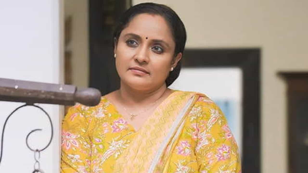 Nisha Sarangh: ആരോഗ്യം ശ്രദ്ധിക്കുന്നതിനെക്കുറിച്ചാണ് അന്ന് പറഞ്ഞത്; പക്ഷേ, അതിന് വന്നത് വേറെ അര്ത്ഥങ്ങളായിരുന്നു Nisha Sarangh: ആരോഗ്യം ശ്രദ്ധിക്കുന്നതിനെക്കുറിച്ചാണ് അന്ന് പറഞ്ഞത്; പക്ഷേ, അതിന് വന്നത് വേറെ അര്ത്ഥങ്ങളായിരുന്നു