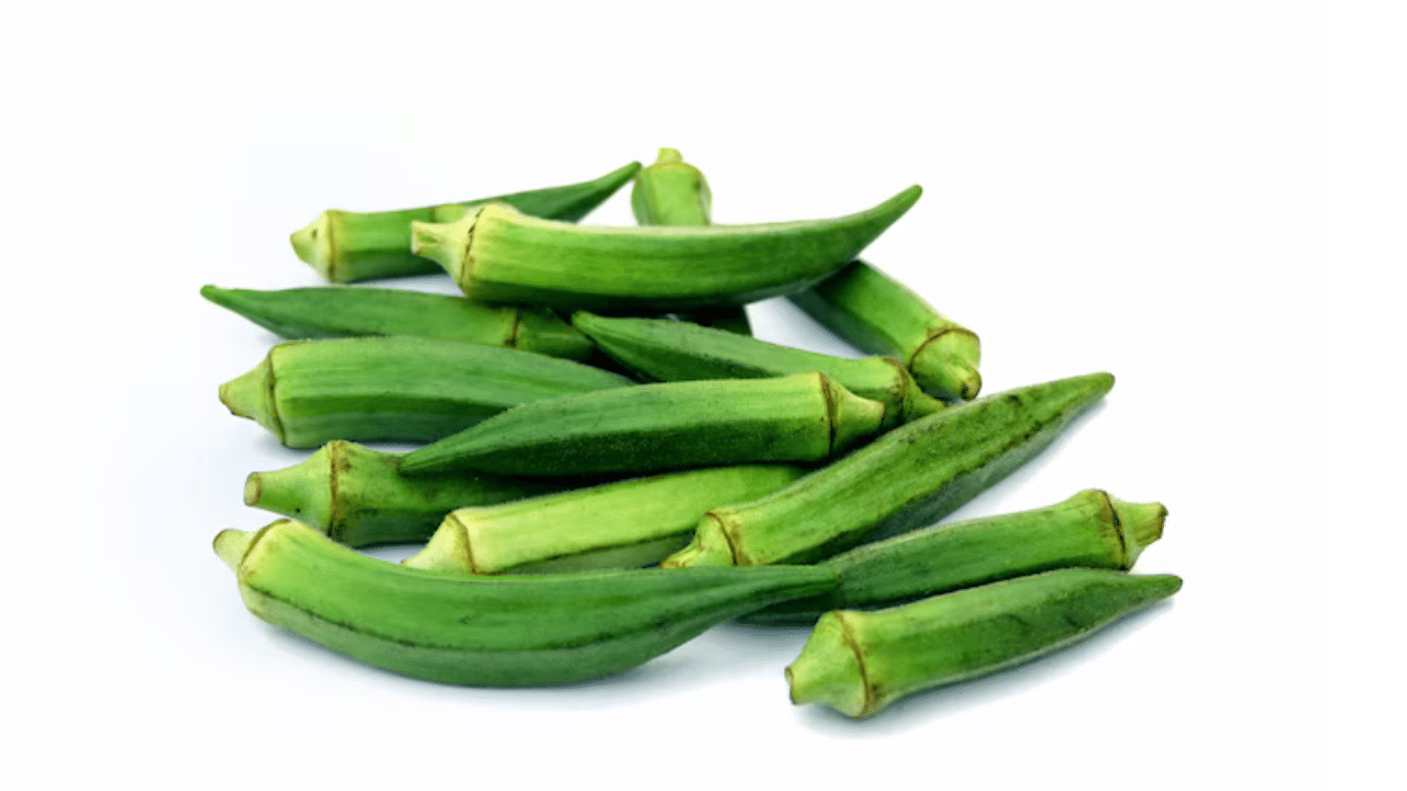 പാചകം ചെയ്യാൻ വെണ്ടയ്ക്ക ഉപയോഗിക്കുന്ന പച്ചക്കറിയാണിത്. എന്നാൽ സൗന്ദര്യത്തിനായി ഇത് എങ്ങനെ ഉപയോഗിക്കണമെന്ന് പലർക്കും അറിയില്ല. വിറ്റാമിൻ എ, സി, കെ എന്നിവയാൽ സമ്പന്നമായ ഇതിൽ മഗ്നീഷ്യം, പൊട്ടാസ്യം, ഫോളേറ്റ് എന്നിവയും അടങ്ങിയിട്ടുണ്ട്. നമ്മുടെ പ്രതിരോധശേഷി വർദ്ധിപ്പിക്കുന്നതിനും അസ്ഥികൾക്ക് ബലം നൽകുന്നതിനും വെണ്ടയ്ക്ക വെള്ളം വളരെ നല്ലതാണ്.