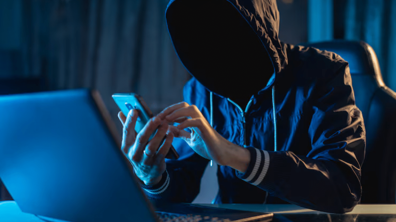 Online Cyber Fraud: റിട്ട. ജഡ്ജിയിൽ നിന്നും ഓൺലൈനായി തട്ടിയെടുത്തത് 90 ലക്ഷം; കോഴിക്കോട് സ്വദേശികൾ പിടിയിൽ