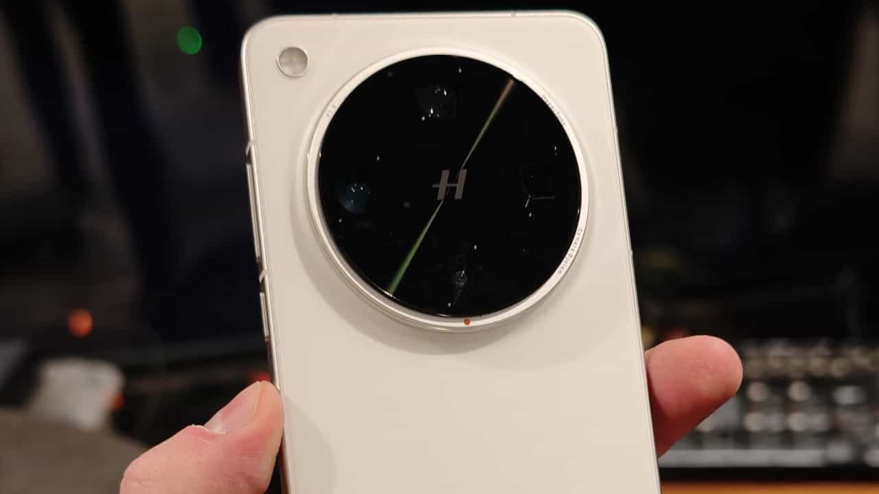 Oppo Find X8 Ultra: പിൻഭാഗത്ത് അഞ്ച് ക്യാമറ; ഏറ്റവും പുതിയ ചിപ്സെറ്റ്; സ്പെക്സിൽ ഞെട്ടിച്ച് ഓപ്പോ ഫൈൻഡ് എക്സ്8 അൾട്ര പുറത്തിറങ്ങി