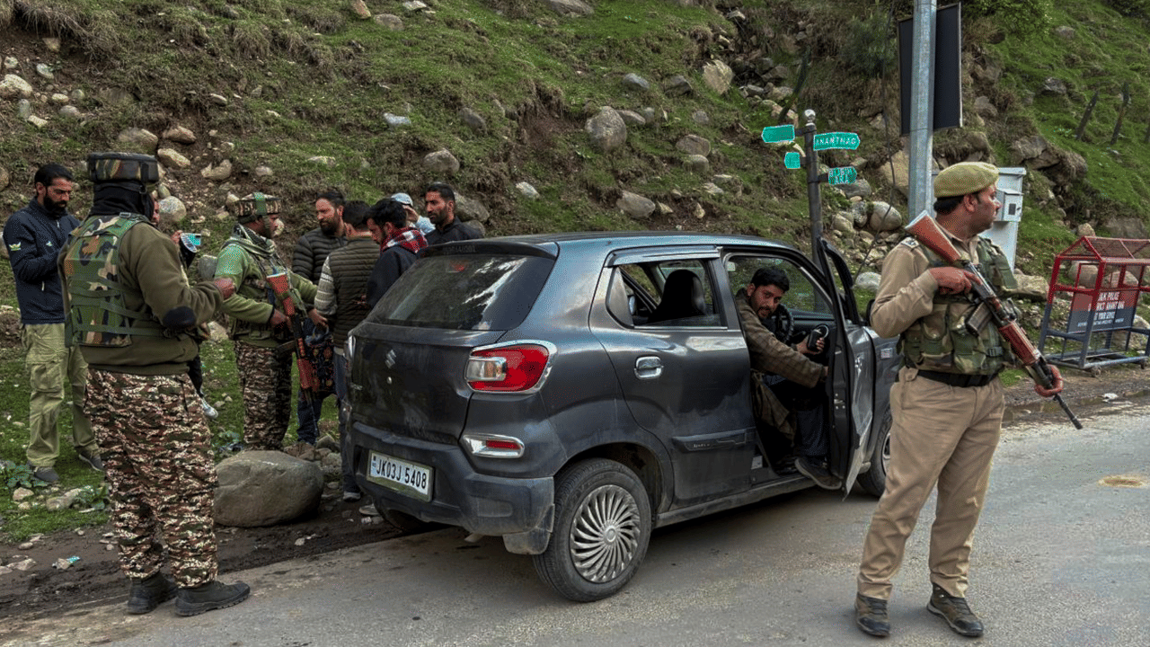 Pahalgam Terror Attack: ലഘുഭക്ഷണം കഴിക്കുന്നതിനിടെ ഭർത്താവിനെ വെടിവച്ചു, ദയവായി രക്ഷിക്കൂ’; നിലവിളിച്ച് യുവതി, ദൃശ്യങ്ങൾ പുറത്ത്