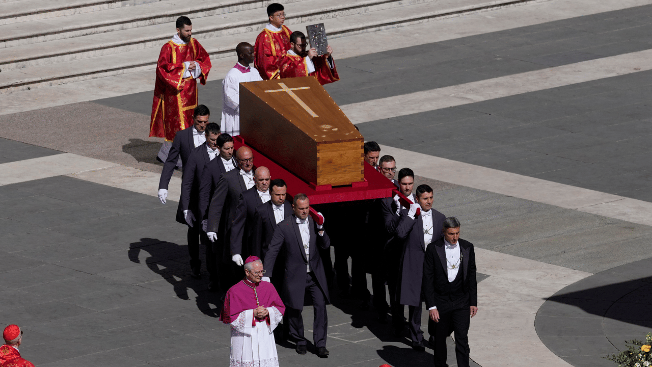 Pope Francis: ഫ്രാൻസിസ് മാർപാപ്പയ്ക്ക് വിട നൽകാൻ ലോകം; സംസ്കാര ചടങ്ങുകൾ തുടങ്ങി