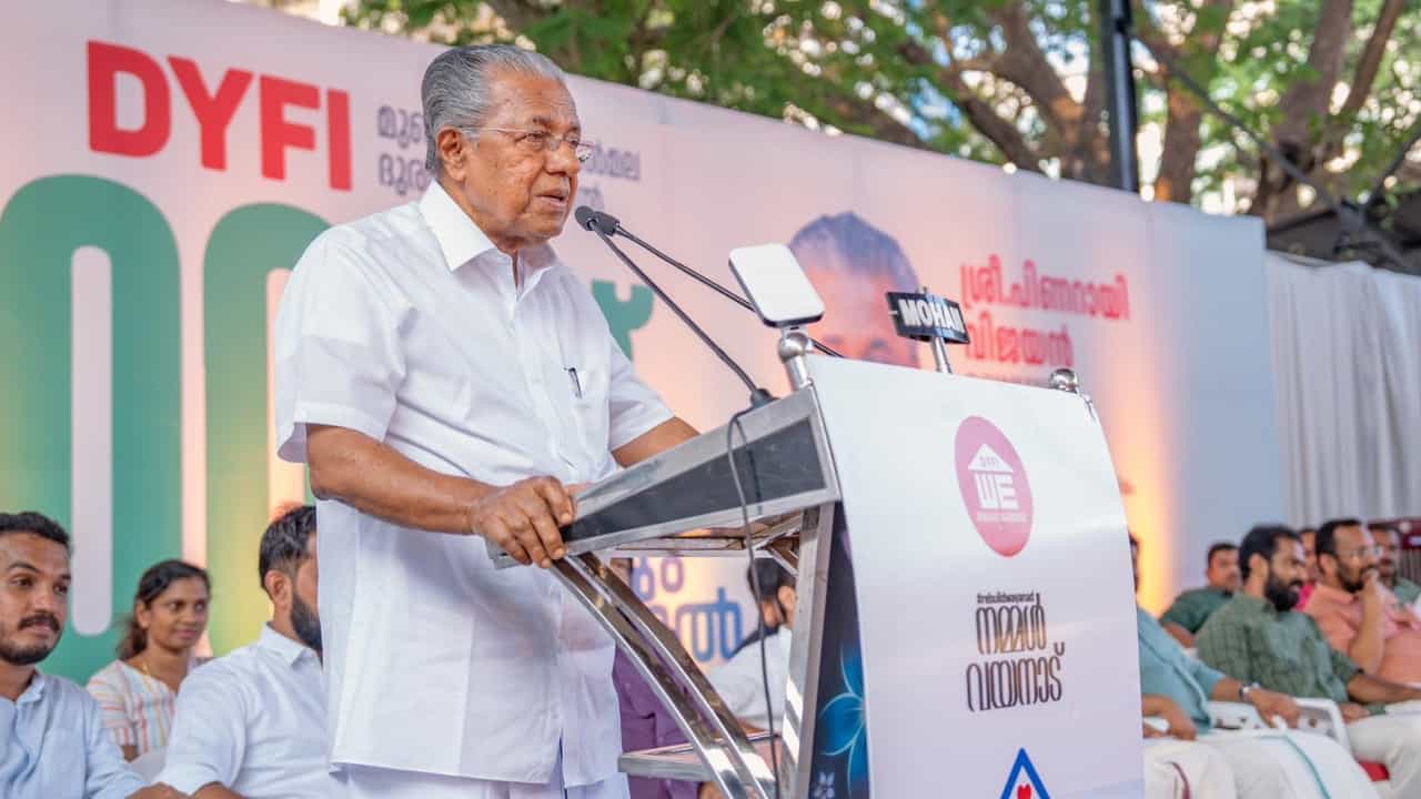 Pinarayi Vijayan: വെറുതെ അസംബന്ധം പറയരുത്; എസ്എഫ്‌ഐഓ കുറ്റപത്രവുമായി ബന്ധപ്പെട്ട ചോദ്യത്തോട് ക്ഷുഭിതനായി മുഖ്യമന്ത്രി