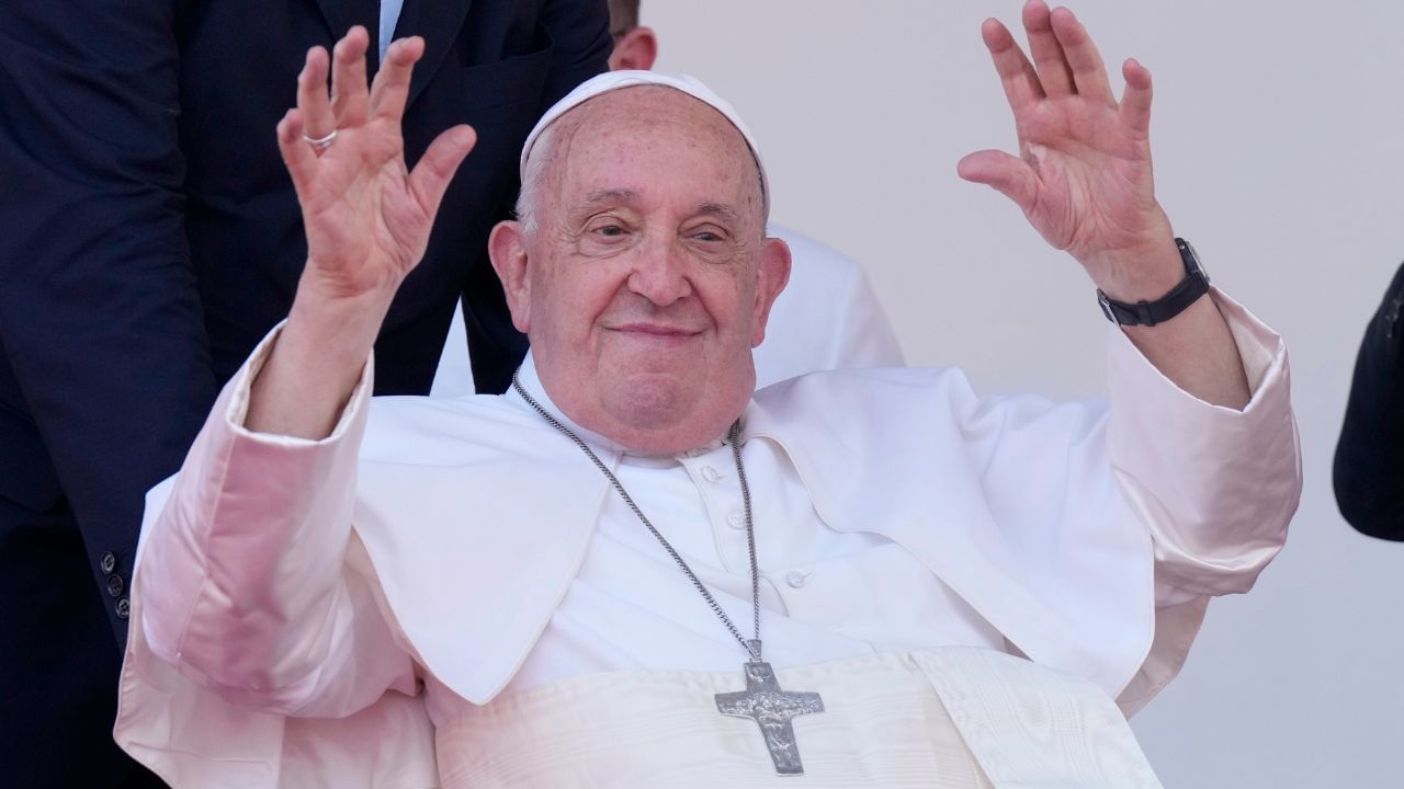 Pope Francis: പക്ഷാഘാതത്തിന് പിന്നാലെ ഹൃദയാഘാതം; മാര്പാപ്പയുടെ മരണകാരണം സ്ഥിരീകരിച്ച് വത്തിക്കാന് Pope Francis: പക്ഷാഘാതത്തിന് പിന്നാലെ ഹൃദയാഘാതം; മാര്പാപ്പയുടെ മരണകാരണം സ്ഥിരീകരിച്ച് വത്തിക്കാന്