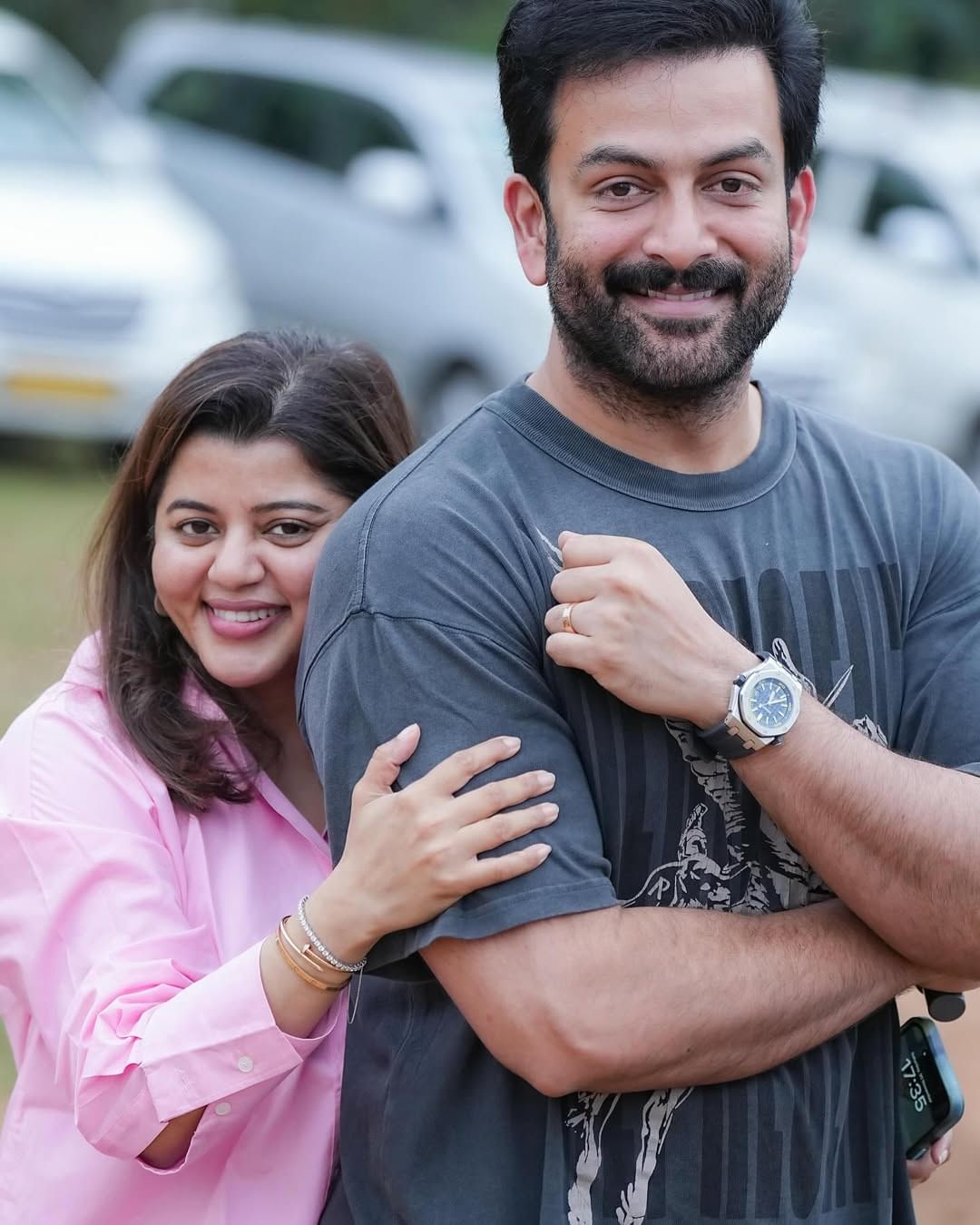 ഇരുവർക്കും ഒരു മകളുണ്ട്.സിനിമയുടെ തിരക്കുകള്ക്കിടയിലും ഒരുമിച്ചുള്ള നിമിഷം ആഘോഷമാക്കുന്ന താരദമ്പതികളാണ് പൃഥ്വിയും സുപ്രിയയും. ഇരുവരും ഒരുമിച്ചുള്ള ചിത്രങ്ങൾ സോഷ്യൽ മീഡിയയിലൂടെ പങ്കുവയ്ക്കാറുണ്ട്.