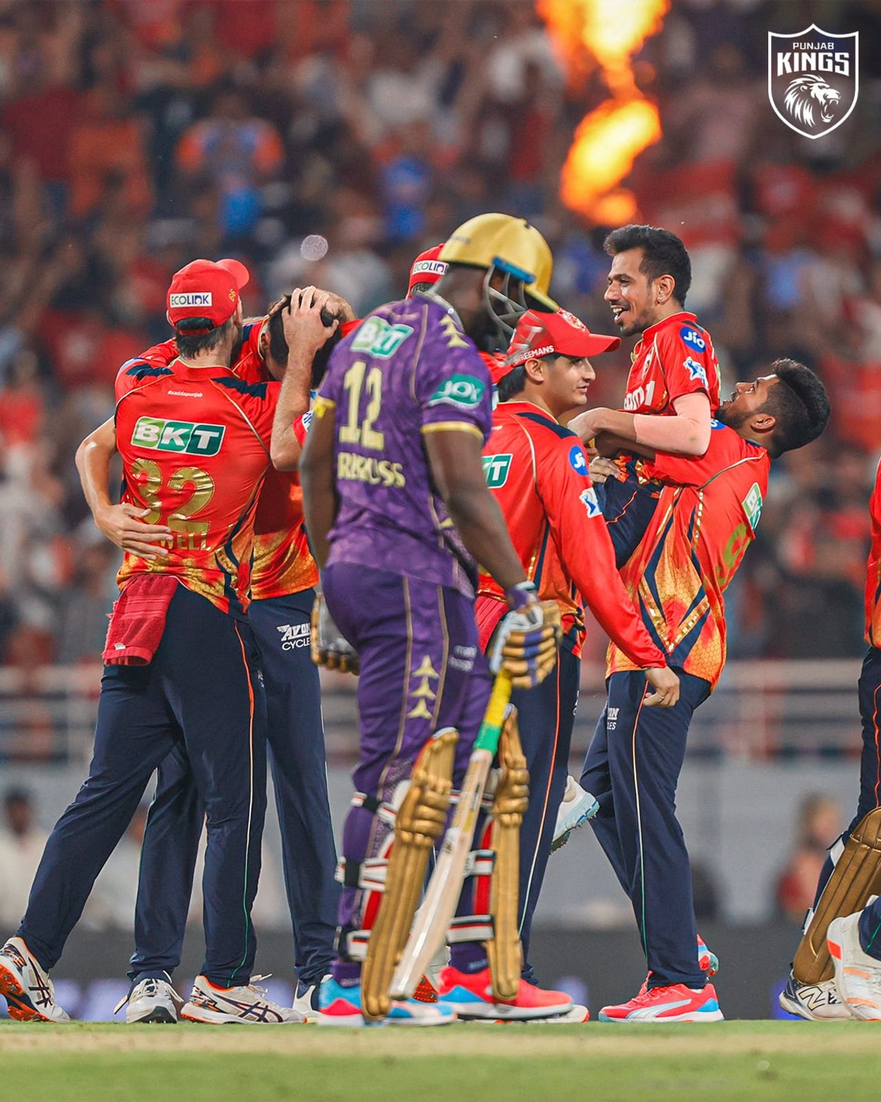 കൊൽക്കത്തയ്ക്കെതിരായ മാച്ച് വിന്നിങ് പ്രകടനത്തിന് പിന്നാലെ പഞ്ചാബ് സ്പിന്നർ യുസ്‌വേന്ദ്ര ചഹാലിനെ പുകഴ്ത്തി കാമുകി ആർജെ മഹ്‌വാഷ്. കൊൽക്കത്തയ്ക്കെതിരെ നാലോവറിൽ 28 റൺസ് വഴങ്ങി നാല് വിക്കറ്റ് വീഴ്ത്തിയ ചഹാൽ ഐപിഎൽ ചരിത്രത്തിലെ തന്നെ ഏറ്റവും ചെറിയ സ്കോർ പ്രതിരോധിക്കാൻ പഞ്ചാബിനെ സഹായിച്ചിരുന്നു. (Image Credits -Social Media)
