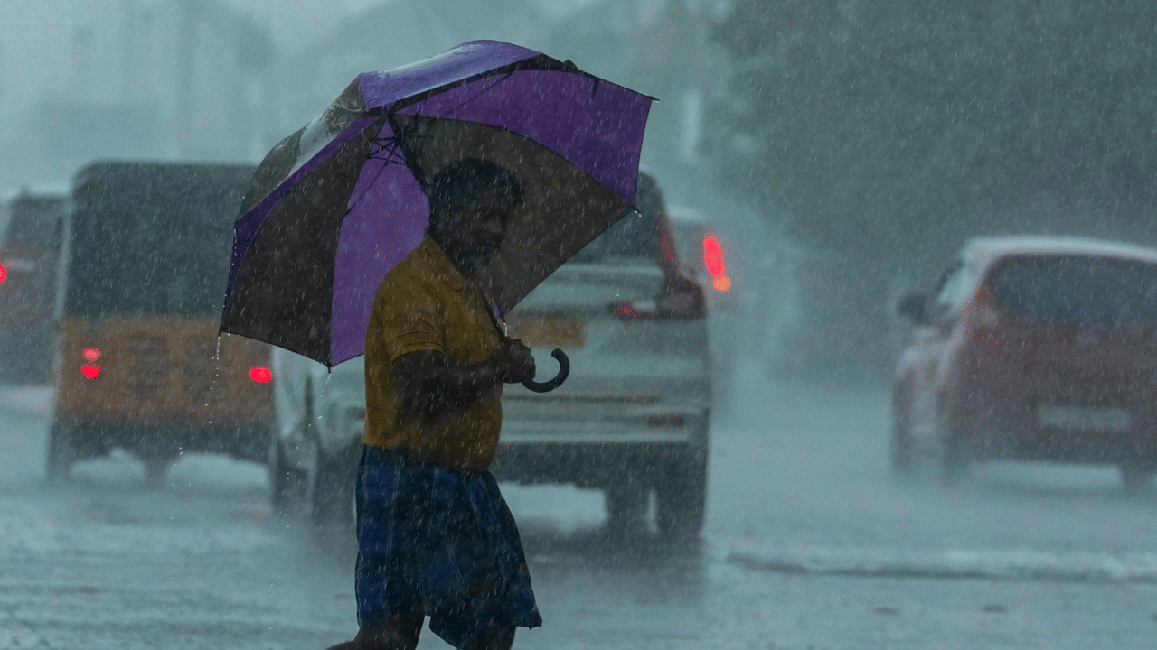 Kerala Rain Alert Update: തീവ്ര ന്യുനമർദ്ദമായി ശക്തി പ്രാപിച്ചു; എട്ട് ജില്ലകളിൽ റെ‍ഡ് അലർട്ട്, ആറിടത്ത് ഓറഞ്ചും; നദികളിൽ പ്രളയ സാധ്യത മുന്നറിയിപ്പ്