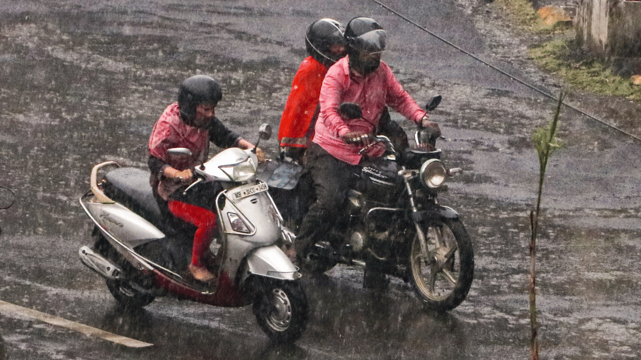 Kerala Rain Alert: ബംഗാൾ ഉൾക്കടലിൽ ന്യുനമർദ്ദം ശക്തി പ്രാപിച്ചു; സംസ്ഥാനത്ത് അടുത്ത 5 ദിവസം മഴയ്ക്ക് സാധ്യത