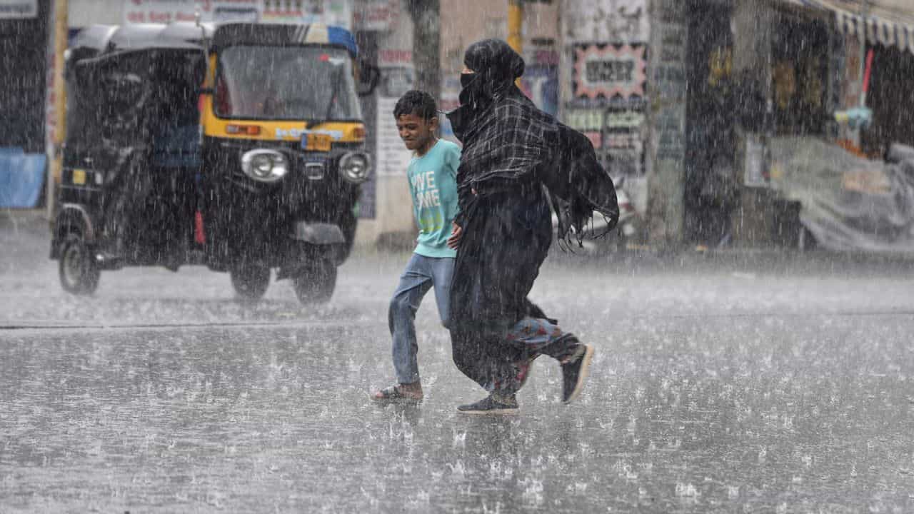 Kerala Weather Update: മഴയുണ്ട് കുട വേണം! ഇന്നും ശക്തമായ കാറ്റിനും ഇടിമിന്നലിനും സാധ്യത