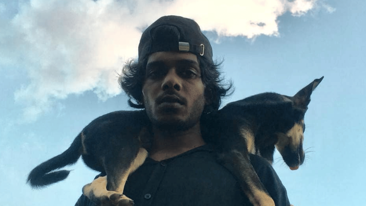 റാപ്പർ വേടൻ എന്ന ഹിരൺ ദാസ് മുരളിയുടെ ആദ്യ ലവ് സോം​ഗ് എന്ന പ്രത്യേകത ‘മോണോലോവ’ എന്ന ആൽബത്തിനുണ്ട്.