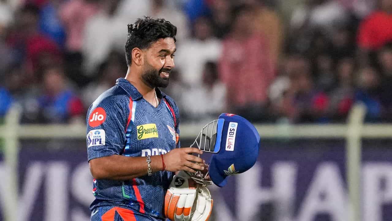 IPL 2025 : 27 കോടിയുടെ മുതൽ ദാ പോകുന്നു! റിഷഭ് പന്തിനെതിരെ സോഷ്യൽ മീഡിയയിൽ രൂക്ഷ വിമർശനം