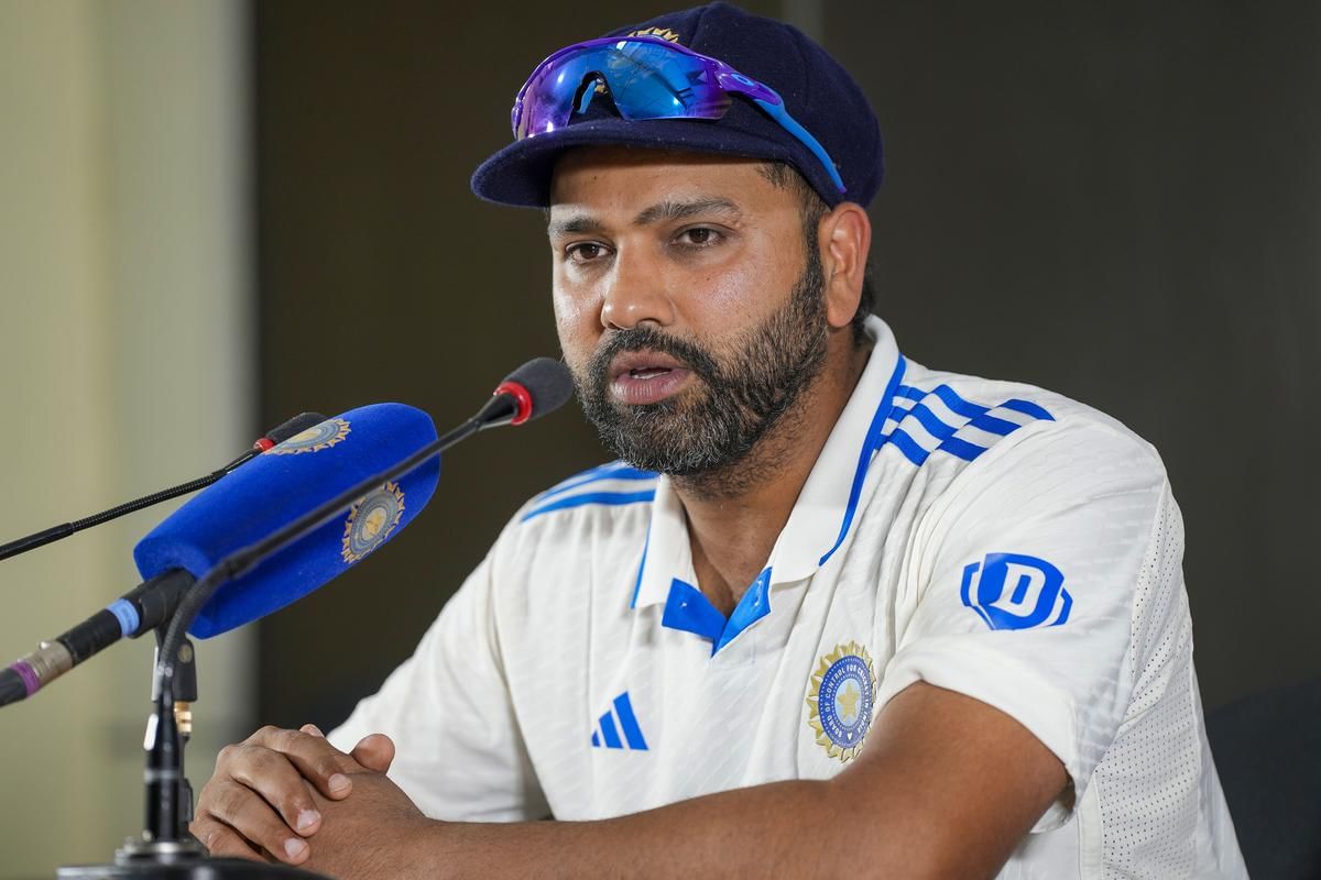 അവസാനമായി ഇന്ത്യ ഇംഗ്ലണ്ട് പര്യടനം നടത്തിയത് 2021ലായിരുന്നു. പരമ്പരയിൽ 52.57 ശരാശരിയിൽ 386 റൺസാണ് രോഹിത് നേടിയത്. എന്നാൽ, 2024 സെപ്തംബറിന് ശേഷം രോഹിതിൻ്റെ പ്രകടനം വളരെ മോശമായിരുന്നു. കഴിഞ്ഞ 15 ഇന്നിംഗ്സുകളിൽ നിന്ന് കേവലം ഒരു അർദ്ധസെഞ്ചുറിയാണ് രോഹിത് നേടിയത്.