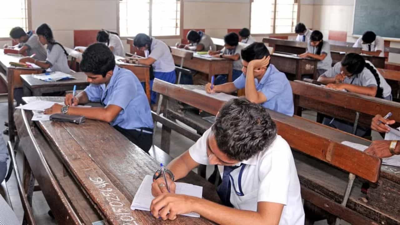 Kerala SSLC Result 2025: റിസള്ട്ട് ചൂടിലേക്ക് വിദ്യാര്ഥികള്; എസ്എസ്എല്സി ഫലമെത്തുന്നു Kerala SSLC Result 2025: റിസള്ട്ട് ചൂടിലേക്ക് വിദ്യാര്ഥികള്; എസ്എസ്എല്സി ഫലമെത്തുന്നു