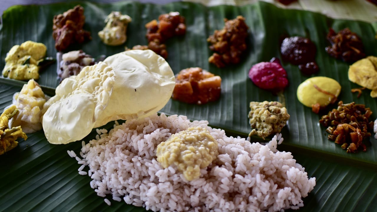 വിഷു ആഘോഷിക്കുന്നതിനുള്ള തയ്യാറെടുപ്പിലാണ് മലയാളികള്. നാട്ടിലും വിദേശത്തും ആഘോഷം പൊടിപൊടിക്കും. കണി കണ്ടും, കൈനീട്ടം നല്കിയും, സദ്യ കഴിച്ചും മലയാളി വിഷു ആഘോഷിക്കും (Image Credits: Getty)