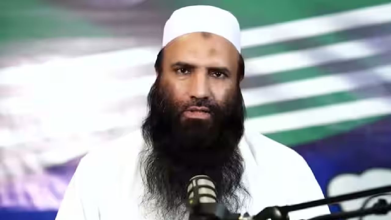 പ്രകൃതി സൗന്ദര്യത്തിന് പേരുകേട്ട, വിനോദസഞ്ചാരികളുടെ പ്രിയപ്പെട്ട കേന്ദ്രമായ ബൈസരന് പുല്മേടിലാണ് ആക്രമണം നടന്നത്. 28 പേര് മരിച്ചു. പതിനേഴോളം പേര്ക്ക് പരിക്കേറ്റു. ലഷ്കര് ഇ തൊയിബയുടെ കൊടുംഭീകരനായ സൈഫുള്ള കസൂരിയാണ് സൂത്രധാരനെന്ന് കരുതുന്നു.