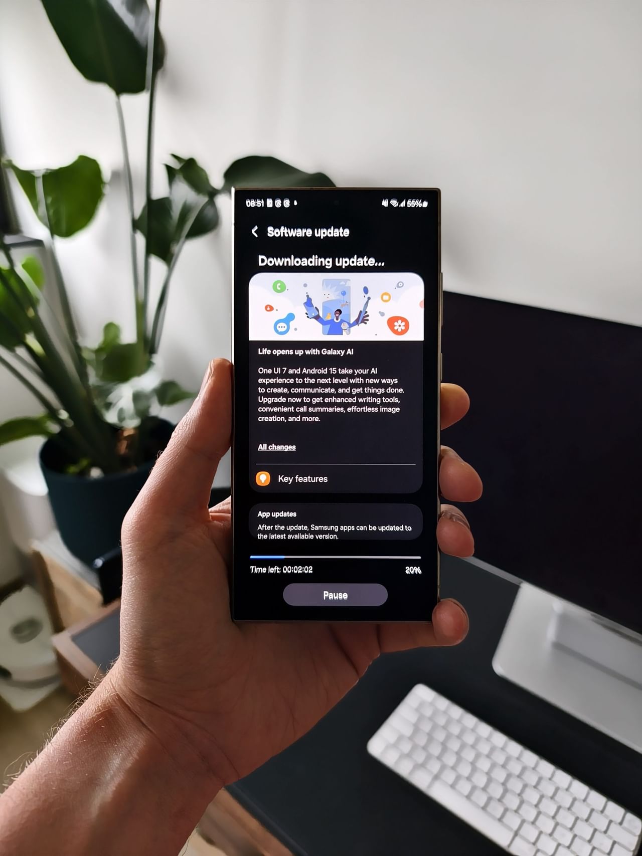 എൽഒജി വിഡിയോ റെക്കോർഡിങ് ഫീച്ചർ ഉപയോഗിക്കണമെങ്കിൽ അഡ്വാൻസ്ഡ് വിഡിയോ മെനുവിൽ നിന്ന് ഈ ഓപ്ഷൻ തിരഞ്ഞെടുക്കണം. നിലവിൽ സാംസങ് എസ്24 സീരീസുകളിൽ മാത്രമേ ഈ ഫീച്ചർ ലഭ്യമാവൂ. പുതിയ അപ്ഡേറ്റ് പ്രകാരം അതിന് മുൻപുള്ള ഗ്യാലക്സി മോഡലുകളിലും ഈ ഫീച്ചർ ലഭിക്കും.