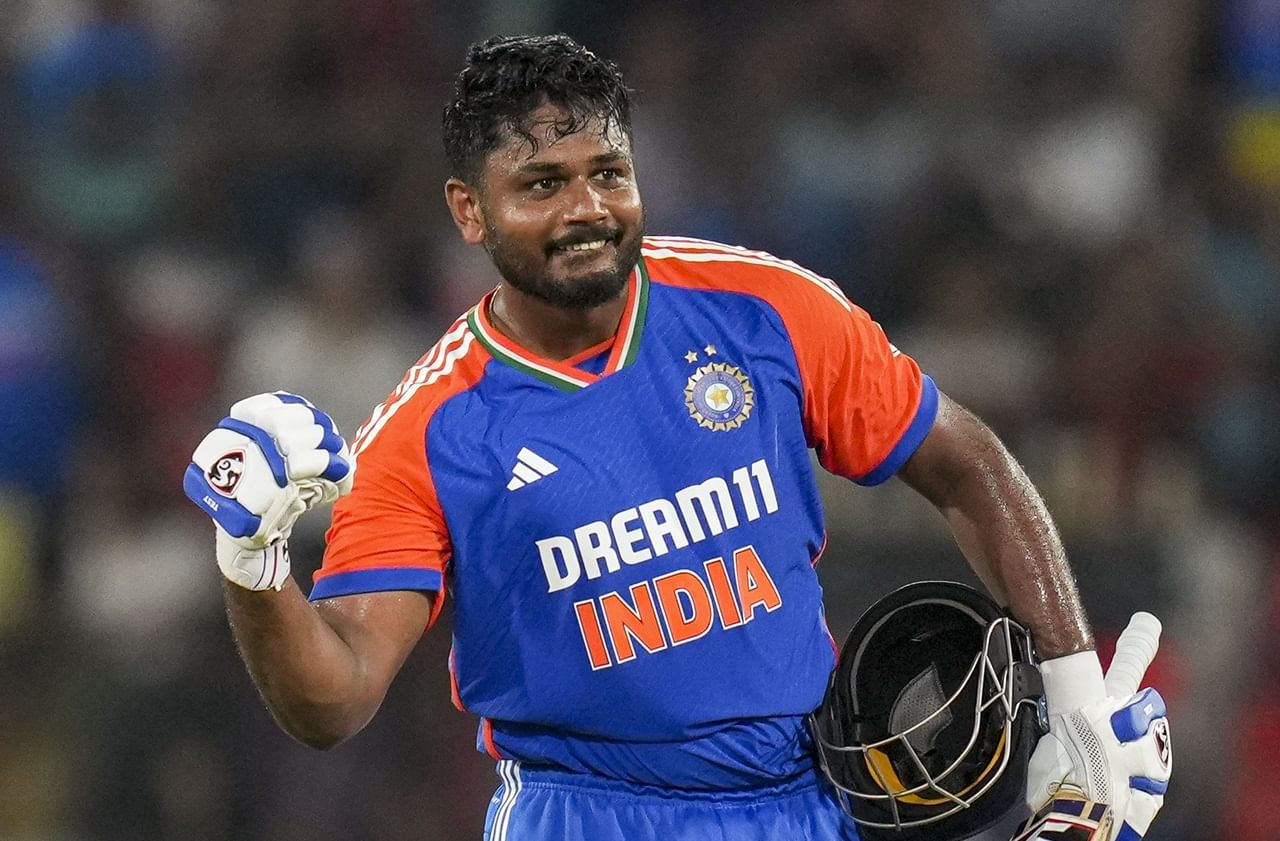 എ പ്ലസ് കാറ്റഗറിയില് വര്ഷം ഏഴ് കോടി രൂപ പ്രതിഫലം ലഭിക്കും. എ കാറ്റഗറിയില് കിട്ടുന്നത് അഞ്ച് കോടിയാണ്. ബിയ്ക്ക് മൂന്ന് കോടി കിട്ടും. മലയാളിതാരം സഞ്ജു സാംസണ് ഉള്പ്പെടുന്ന സി കാറ്റഗറിക്ക് ഒരു കോടി രൂപയാണ് പ്രതിഫലം.