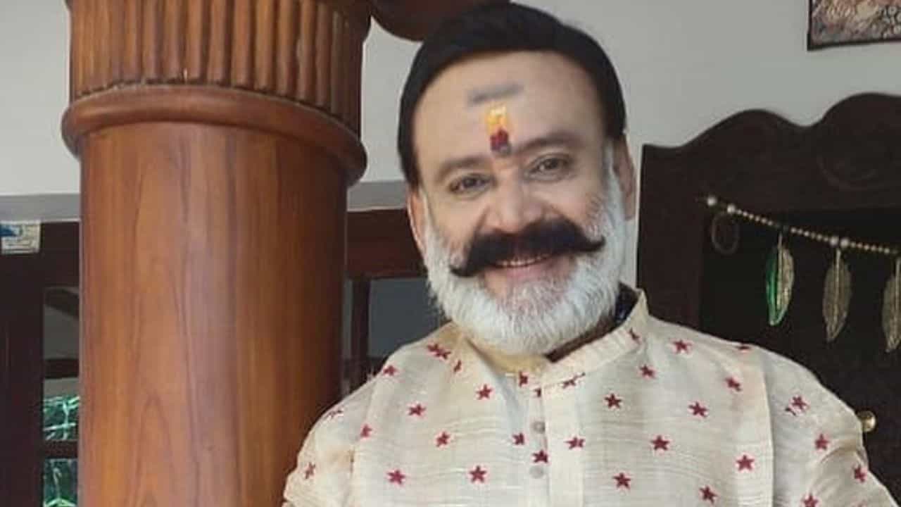 Santhosh K Nayar: ആറ് മണി കഴിഞ്ഞാല്‍ ഒരു നടിയുടെ റൂമിന്റെ ഡോറില്‍ മുട്ടാന്‍ പേടിയാണ്, ഒരുതരത്തില്‍ അത് നല്ലതാണ്‌
