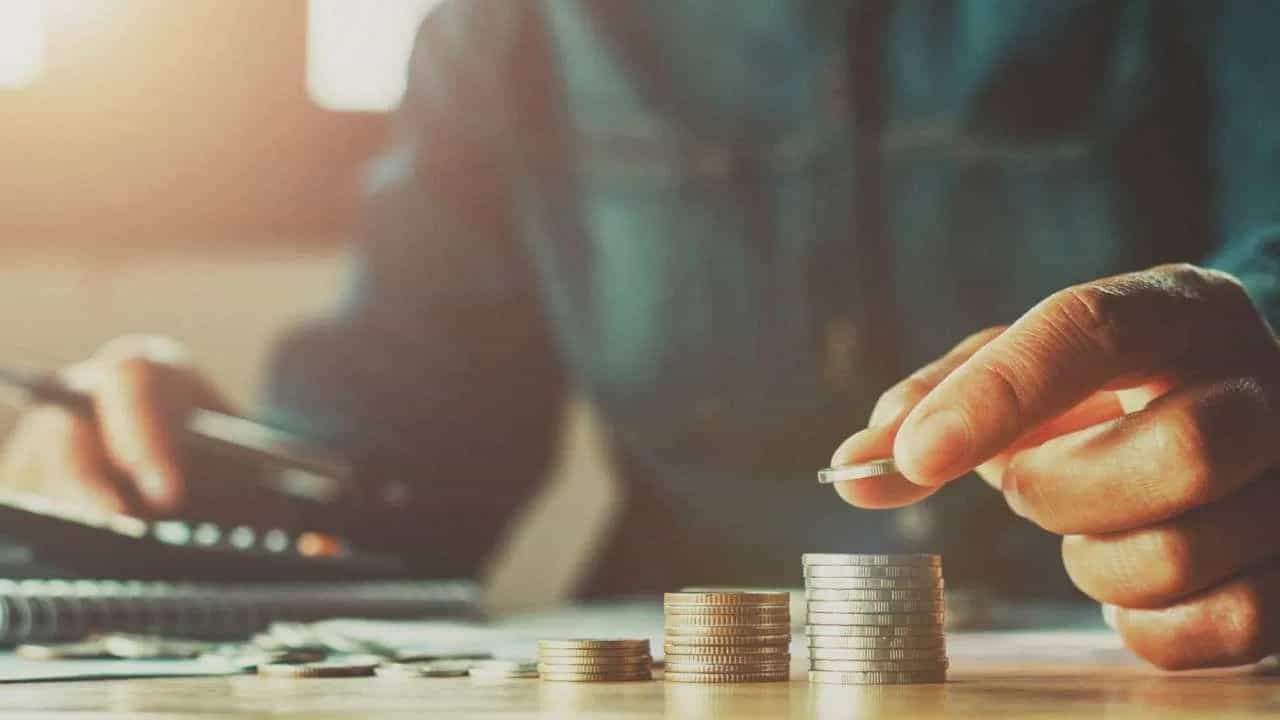 Savings Tips: ജോലി കിട്ടിയില്ലേ? എന്നാലിനി സമ്പാദിക്കാന്‍ പഠിക്കാം; ഈ അറിവും ഗുണം ചെയ്യും