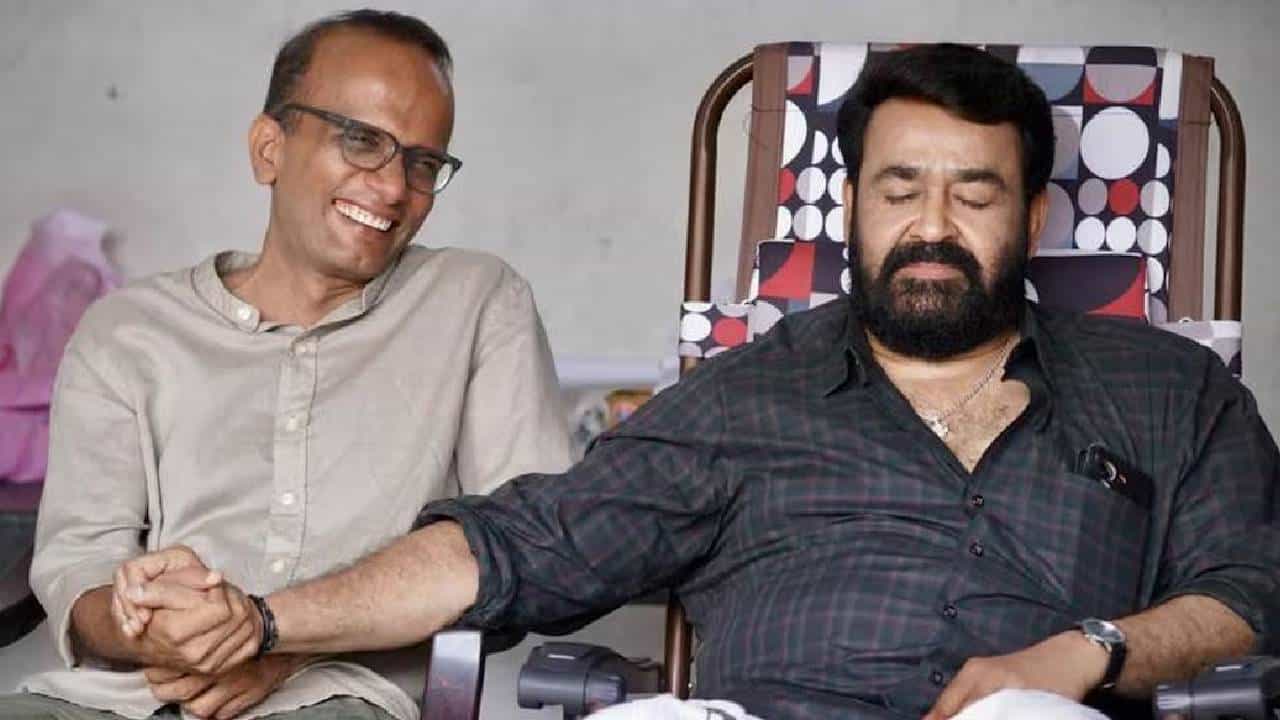 ആദ്യം കഥ കേട്ടത് ആ മൂന്ന് പേർ; കറുത്ത അംബാസഡറിൽ ഷണ്‍മുഖനോടൊപ്പമുള്ള യാത്രയാണിത്; ‘തുടരും’ തിരക്കഥാകൃത്ത്