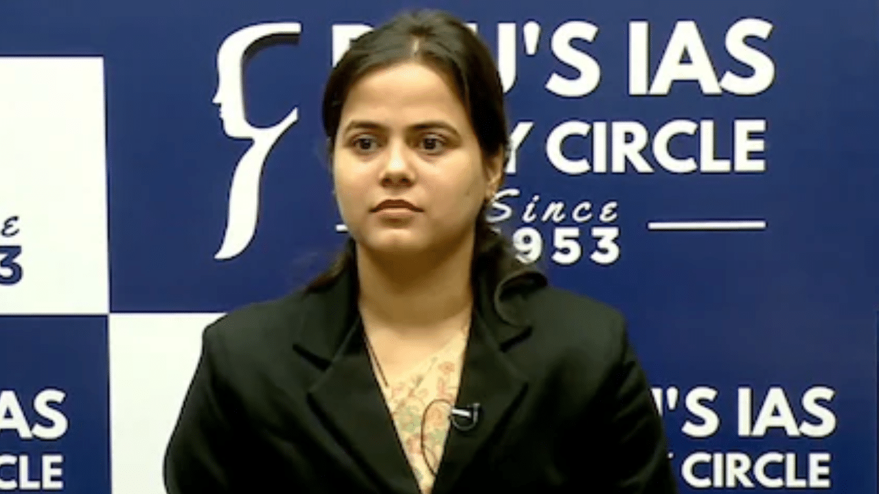Shakti Dubey UPSC Topper: അധ്യാപികയിൽ നിന്ന് സിവിൽ സർവീസിലേക്ക്, ഒന്നാം റാങ്കിന് പിന്നിൽ ഏഴ് വ‍ർഷത്തെ കഠിനാധ്വാനം; ആരാണ് ശക്തി ദുബെ ?