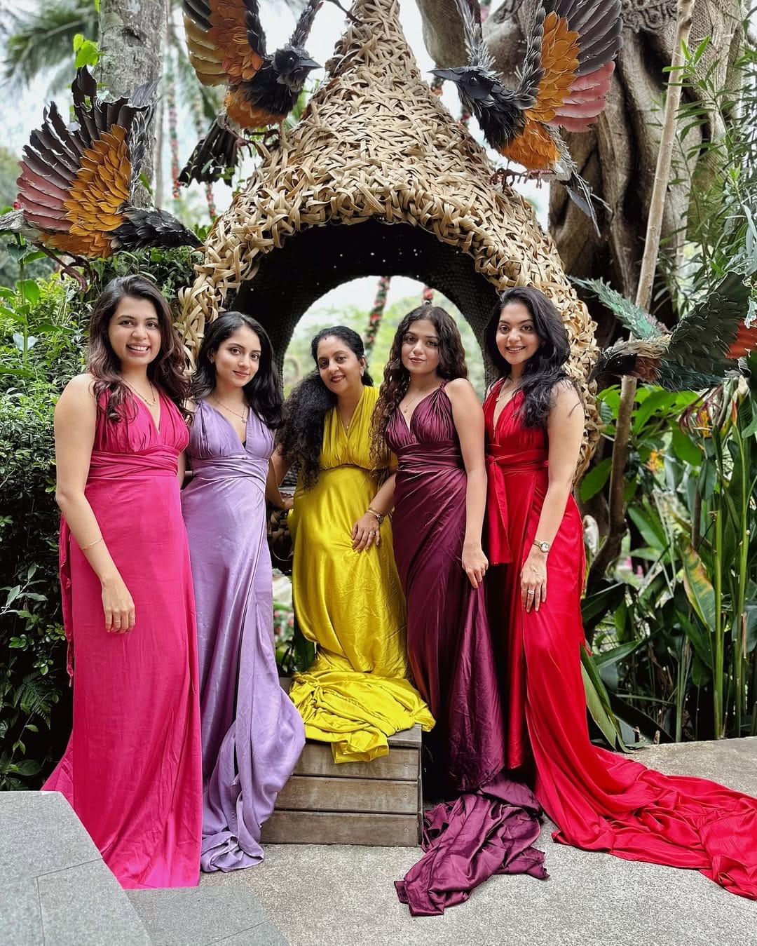 ദിയയും അശ്വിനും മാലിയിലേക്ക് പോയപ്പോള്‍ അമ്മയും സഹോദരിമാരും ജപ്പാനിലേക്കാണ് യാത്ര നടത്തിയത്. ജപ്പാന്‍ വിശേഷങ്ങള്‍ പങ്കുവെച്ച് സിന്ധു കൃഷ്ണ തന്റെ യൂട്യൂബ് ചാനലില്‍ വീഡിയോ പങ്കുവെച്ചിരുന്നു.