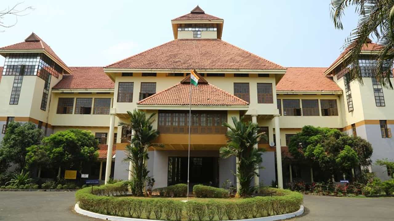 Sanskrit University Recruitment: പരീക്ഷയില്ല, ഇന്റര്‍വ്യൂ മാത്രം; സംസ്‌കൃത സര്‍വകലാശാലയില്‍ വിവിധ തസ്തികകളില്‍ ഒഴിവുകള്‍; അഭിമുഖം ചൊവ്വാഴ്ച മുതല്‍