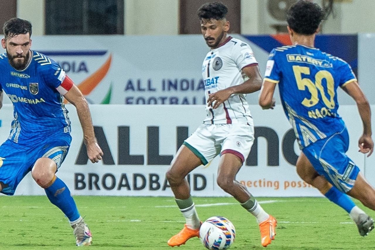 ഇഞ്ചുറി ടൈമില് ശ്രീക്കുട്ടനാണ് ബ്ലാസ്റ്റേഴ്സിനായി ഗോളടിച്ചത്. 22, 51 മിനിറ്റുകളിലാണ് മോഹന് ബഗാന് ഗോളുകള് നേടിയത്. വിവിധ അവസരങ്ങള് ലഭിച്ചിട്ടും ബ്ലാസ്റ്റേഴ്സിന് അത് പ്രയോജനപ്പെടുത്താനായില്ല.
