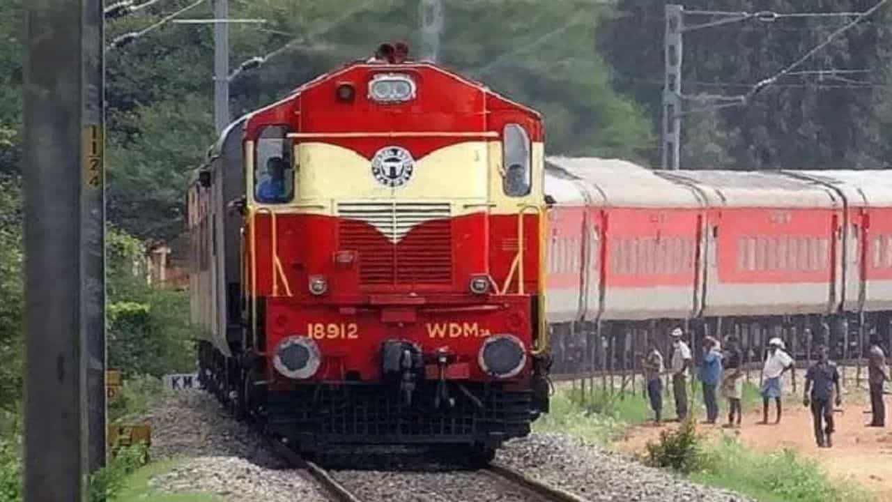 Easter 2025 Train Service: ഈസ്റ്റര്‍ ആഘോഷിക്കാന്‍ തിരക്ക്; പത്ത് ട്രെയിനുകള്‍ക്ക് അധിക കോച്ചുകള്‍ അനുവദിച്ചു