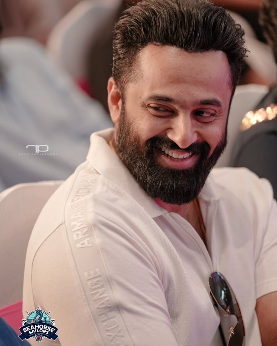 കഴിഞ്ഞ മത്സരം കാണുന്നതിനായി മഹിമയും എത്തിയിരുന്നു. അവിടെ നിന്നുള്ള വീഡിയോയാണ് വൈറലാകുന്നത്. മഹിമയുടെയും ഉണ്ണിയുടെയും പെരുമാറ്റം കണ്ടാല്‍ വിരാട് കോലിയേയും അനുഷ്‌ക ശര്‍മയേയും പോലെയുണ്ട്, ഒരു ഹസ്‌ബെന്റ് വൈബാണ്, ഇവരെ ഒന്ന് വേഗത്തില്‍ കെട്ടിക്കാന്‍ നോക്ക് എന്നെല്ലാമാണ് വീഡിയോ വൈറലായതോടെ ആരാധകര്‍ പറയുന്നത്.