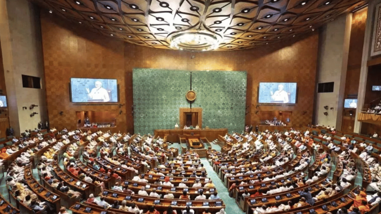 Waqf Bill in Lok Sabha: വിവാദങ്ങൾക്കിടെ വഖഫ് ബിൽ ഇന്ന് പാർലമെന്റിൽ; പ്രതിരോധിക്കാൻ ഇന്ത്യ സഖ്യം