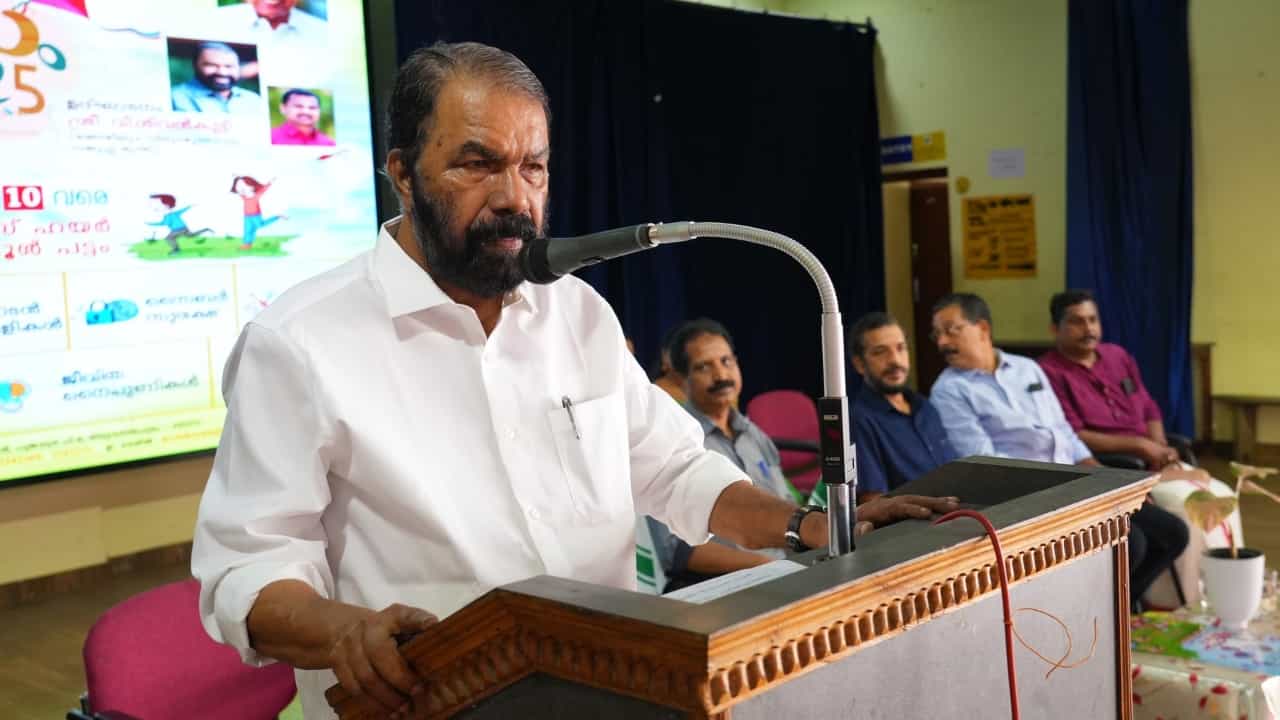 NCERT Text Book: രാജ്യത്തിൻ്റെ ഭാഷാവൈവിധ്യത്തെ തകർക്കുന്നു; എൻസിഇആർടി പുസ്തകങ്ങൾക്ക് ഹിന്ദി പേര് നൽകിയതിനെതിരെ വി ശിവൻകുട്ടി