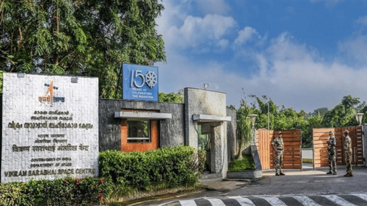 VSSC Recruitment 2025: ഡിഗ്രി കഴിഞ്ഞവരാണോ? 81,100 രൂപ വരെ ശമ്പളത്തോടെ ജോലി നേടാം; തിരുവനന്തപുരം ഐഎസ്ആര്‍ഒയിൽ അവസരം