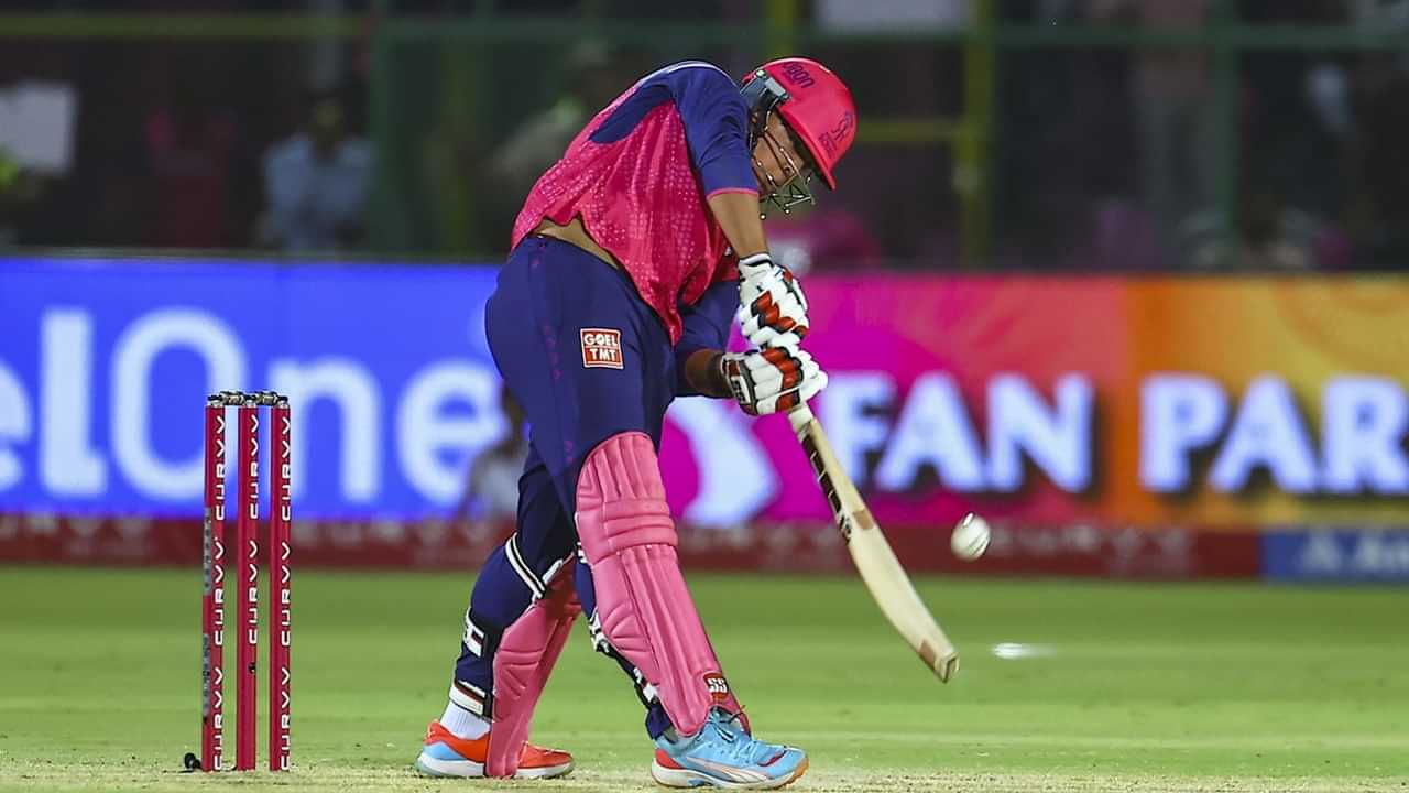 IPL 2025: വൈഭവ് സൂര്യവന്ശി ക്രീസിലെത്തിയത് സഞ്ജുവിന്റെ ബാറ്റുമായി? ഗൂഗിള് സിഇഒയെയും ഞെട്ടിച്ച് 14കാരന് പയ്യന് IPL 2025: വൈഭവ് സൂര്യവന്ശി ക്രീസിലെത്തിയത് സഞ്ജുവിന്റെ ബാറ്റുമായി? ഗൂഗിള് സിഇഒയെയും ഞെട്ടിച്ച് 14കാരന് പയ്യന്