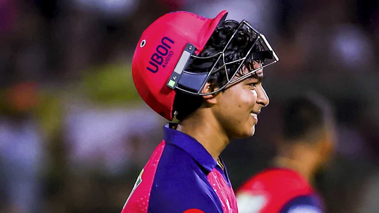 IPL 2025: ഉറങ്ങാതിരുന്ന അമ്മ, ഒപ്പം നടന്ന അച്ഛന്‍; വൈഭവിന്റെ ചിരിയില്‍ ഒളിപ്പിച്ചത് കഷ്ടപ്പാടിന്റെ കണ്ണീര്‍