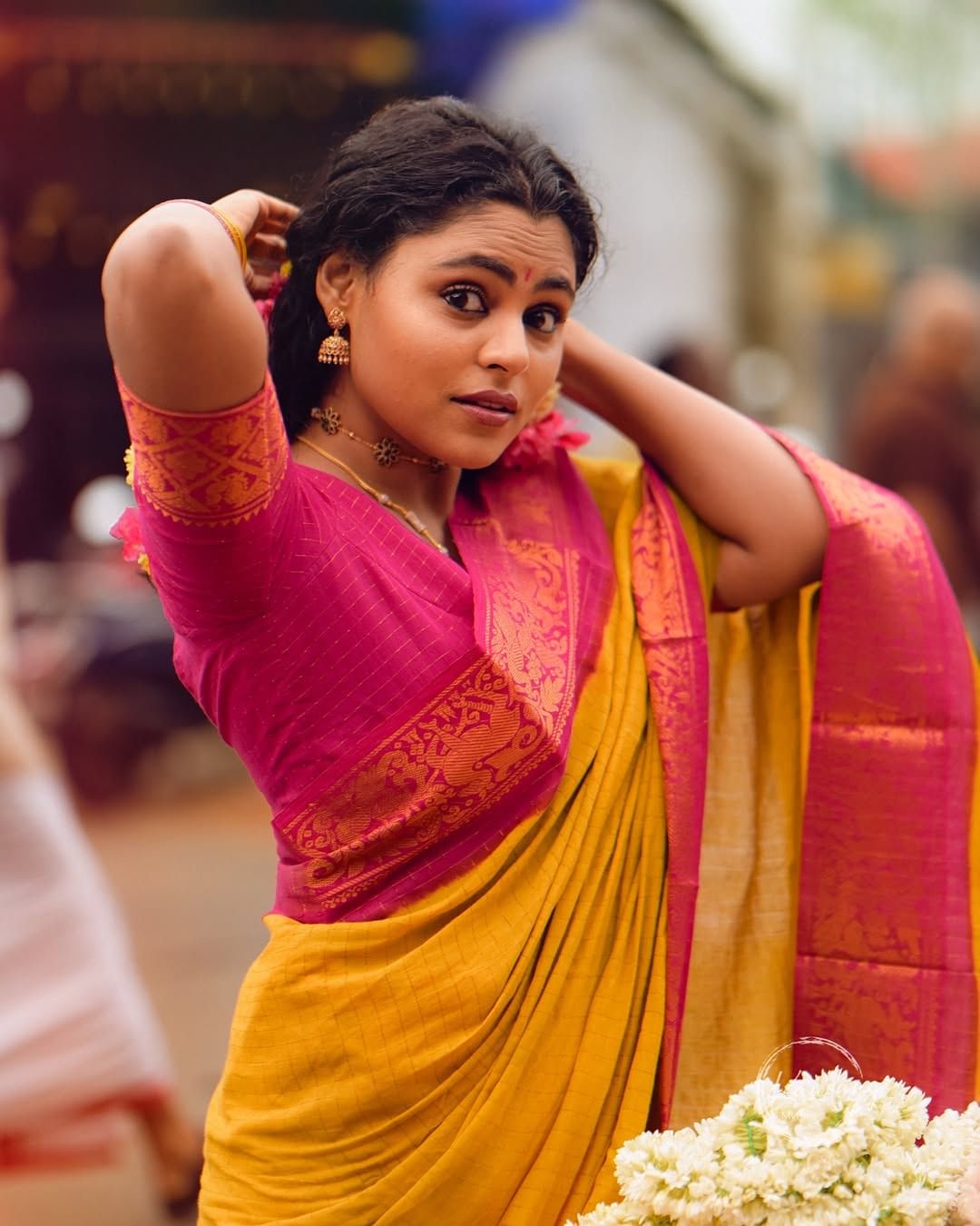 സിനിമ എപ്പോഴും എല്ലാവരെയും ആകര്ഷിക്കുന്ന ഒരിടമാണ്. നടന്മാരും നടിമാരും എന്ത്, എങ്ങനെ എന്നതിനെ കുറിച്ച് പൊതുജനം പറഞ്ഞ് കൊണ്ടേയിരിക്കും.