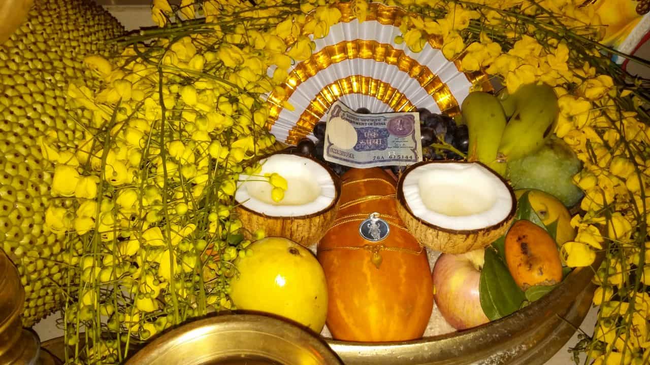 Vishu 2025: അങ്ങനെ വെറുതെ വെച്ചാല്‍ പോരാ! വിഷുക്കണിയൊരുക്കാന്‍ ഇവ നിര്‍ബന്ധം