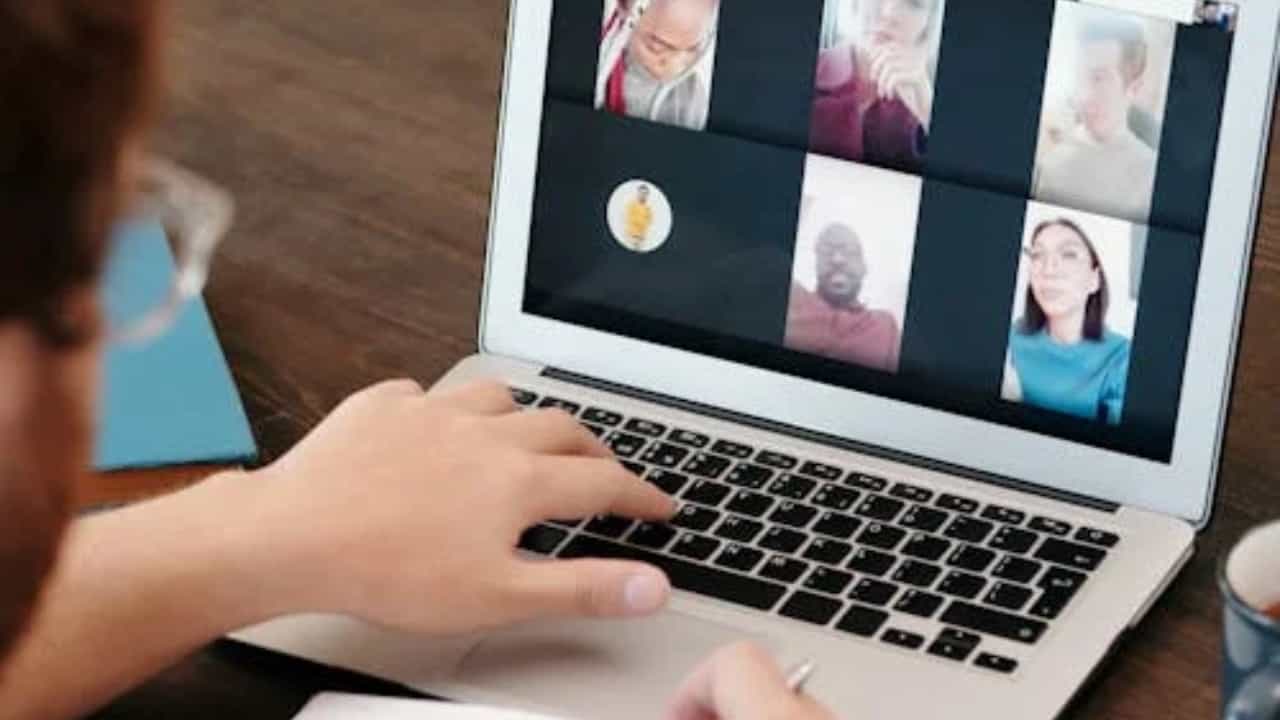 Zoom: പുതിയ ഫീച്ചറുകൾ അവതരിപ്പിച്ച് സൂം; എഐ പിന്തുണ അടക്കമുള്ള ഫീച്ചറുകൾ ഉടൻ