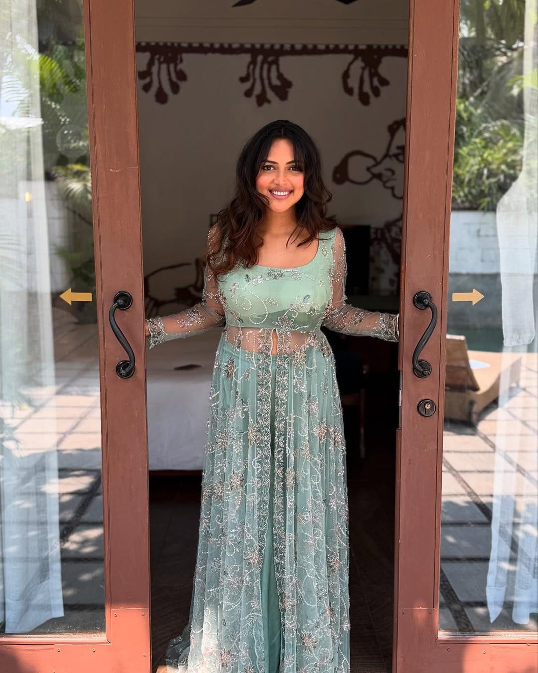 എന്നാൽ സോഷ്യൽ മീഡിയയിൽ സജീവമായ താരം വിവിധ ബ്രാൻഡുകൾക്ക് പ്രമോഷൻ ചെയ്ത് നൽകാറുണ്ട്. ഇതിനിടെയിൽ ഉദ്ഘാടനം ചെയ്ത അമലയുടെ വീഡിയോയും സോഷ്യൽ മീഡിയയിൽ വൈറലായിരുന്നു. കഴിഞ്ഞ ദിവസമായിരുന്നു ബോബി ചെമ്മണ്ണൂർ ഗ്രൂപ്പിന്റെ കാസർഗോഡ് ഷോറൂമിന്റെ ഉദ്ഘാടനം ചെയ്യാൻ നടി എത്തിയത്.