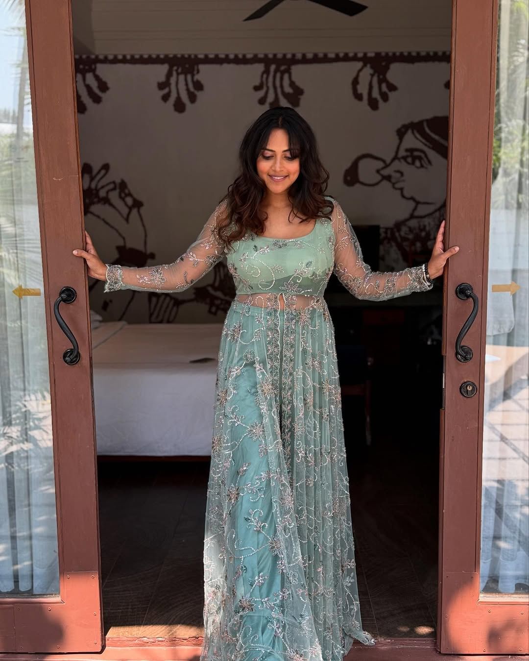 ഇതിനു പിന്നാലെ അമല പോൾ ഉദ്ഘാടനത്തിനായി വാങ്ങുന്ന പ്രതിഫലവും ചർച്ചയായി. ഹണി റോസിനെക്കാൾ പ്രതിഫലം അമല പോൾ വാങ്ങുന്നുണ്ടോ എന്നാണ് മിക്കവരും ചോദിക്കുന്നത്. 2023ൽ ആന്ധ്ര പ്രദേശിലെ ഓർ മാൾ ഉദ്ഘാടനം ചെയ്യാനായി ഹണി റോസ് വാങ്ങിയത് 50 ലക്ഷത്തിനും 60 ലക്ഷത്തിനും ഇടയിൽ എന്ന് ചില തെലുങ്ക് മാധ്യമങ്ങൾ റിപ്പോർട്ട് ചെയ്തിരുന്നു.