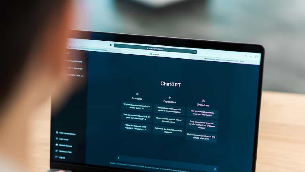 AI scam tactics : ഡീപ്ഫേക്ക് വീഡിയോകളും വോയ്‌സ് ക്ലോണിംഗും...തട്ടിപ്പുകാർ ഉപയോഗിക്കുന്ന എ.ഐ. തന്ത്രങ്ങൾ ഇവയെല്ലാം