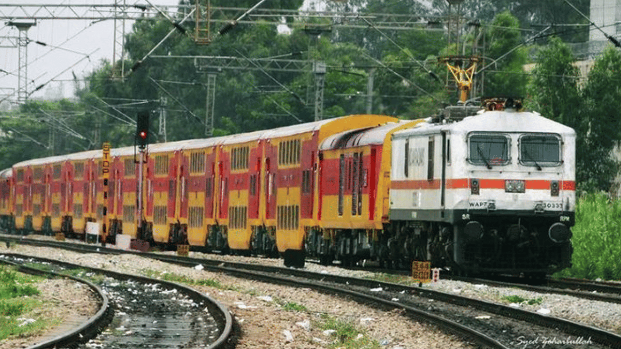 Double Decker Train: കേരളത്തിലേക്ക് ഡബിൾ ഡെക്കർ ട്രെയിൻ വരുന്നു; ആദ്യ സർവീസ് എവിടെ?